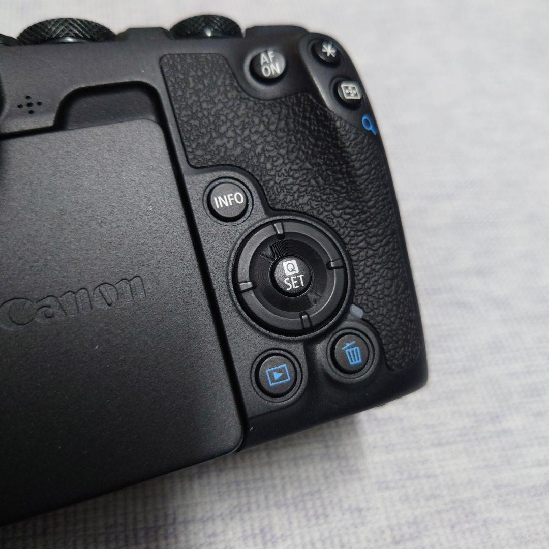 Canon EOS RP 本体と付属品