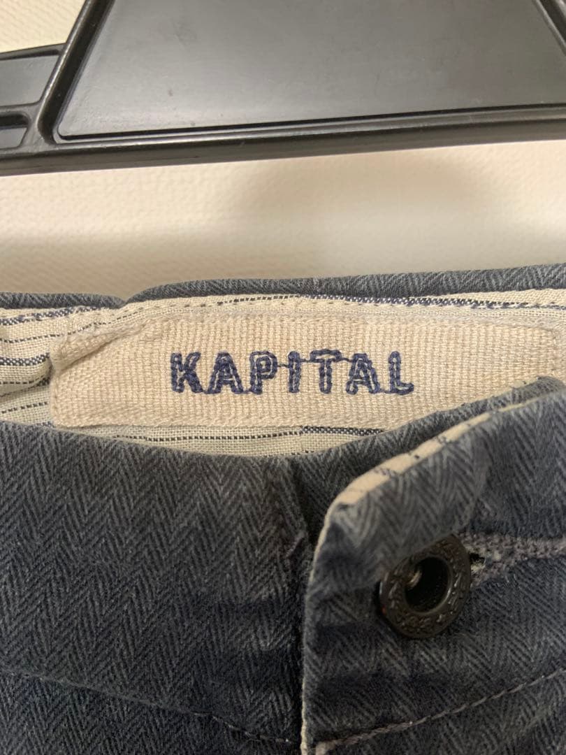 キャピタル kapital グレー ボタンフロント プリーツ ショートパンツ
