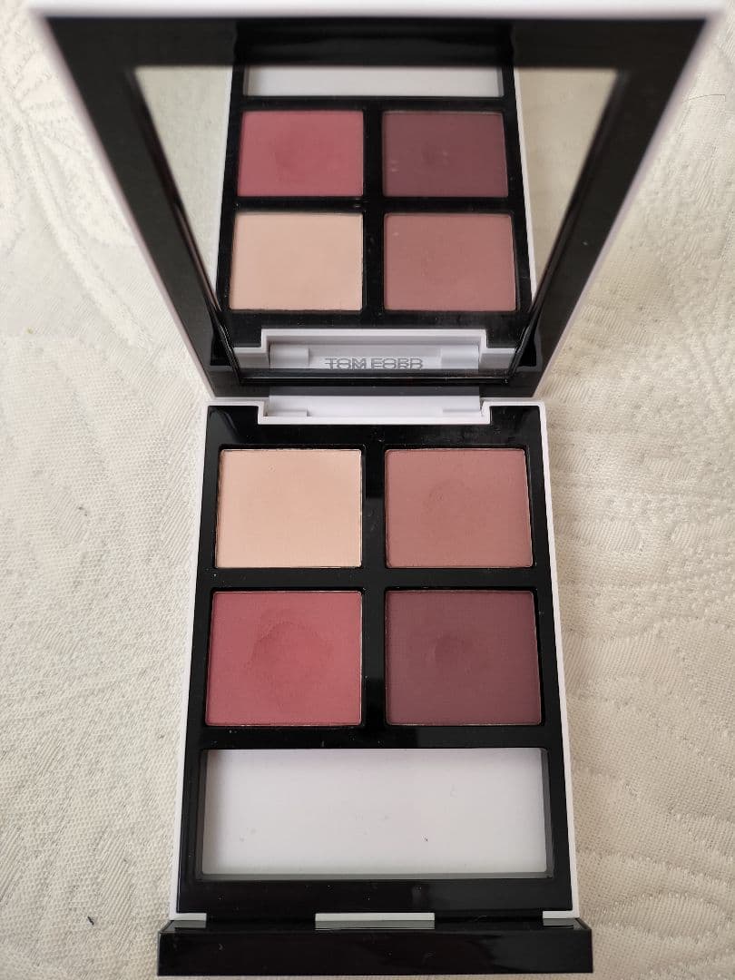 TOM FORD アイカラー クォード 01Rローズ ティーズ アイシャドウ