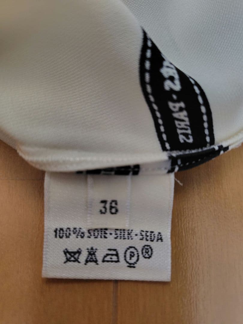 HERMES ボルデュックリボンシルクノースリーブトップス