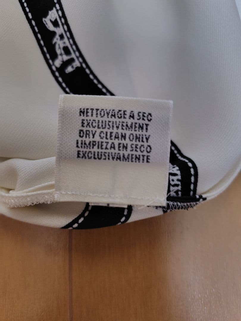 HERMES ボルデュックリボンシルクノースリーブトップス