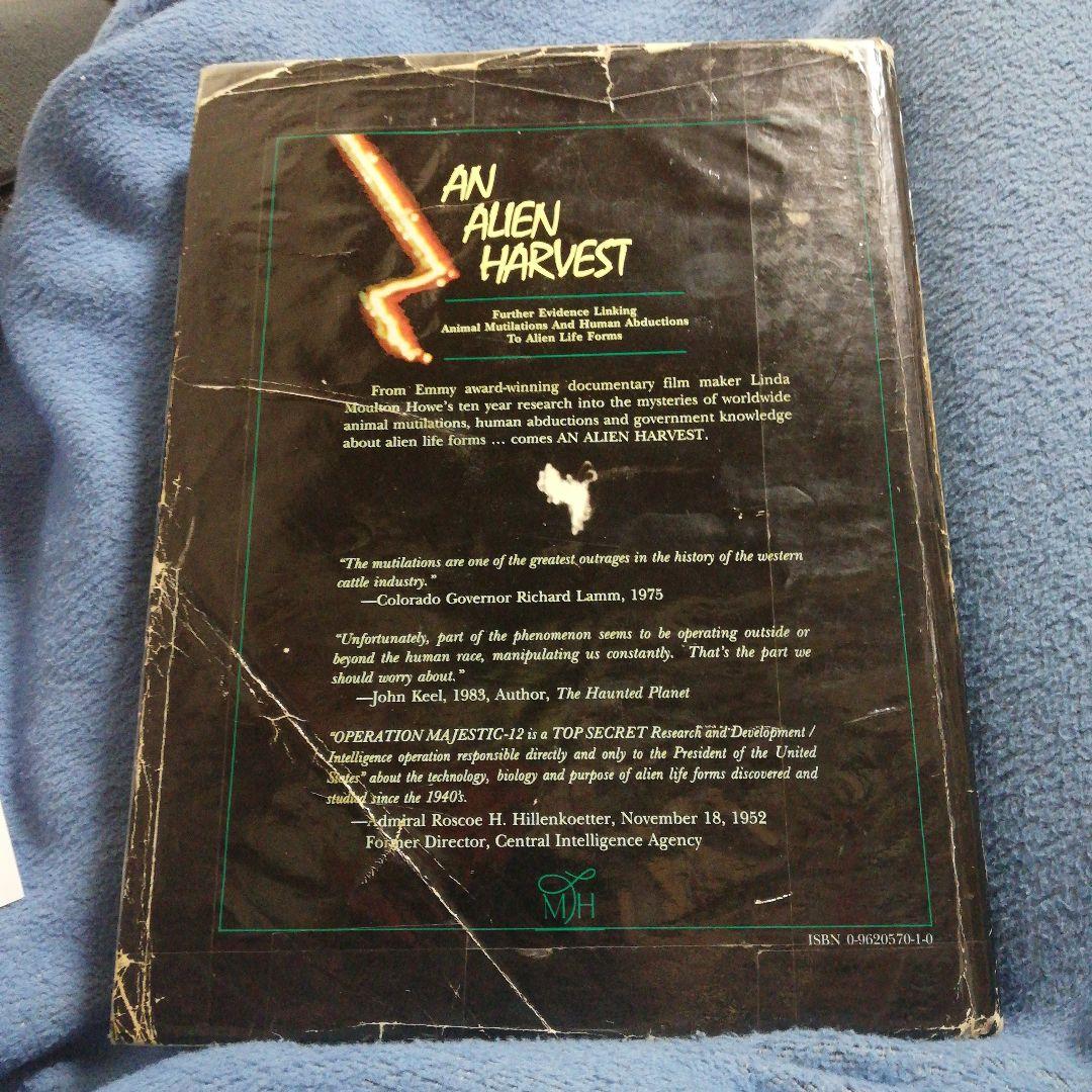 洋書 AN ALIEN HARVEST by Linda Moulton Howe