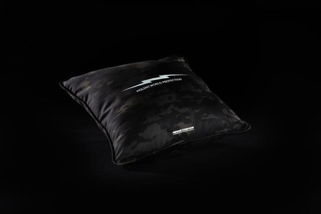 小物 defcon pillow vans syndicate supreme