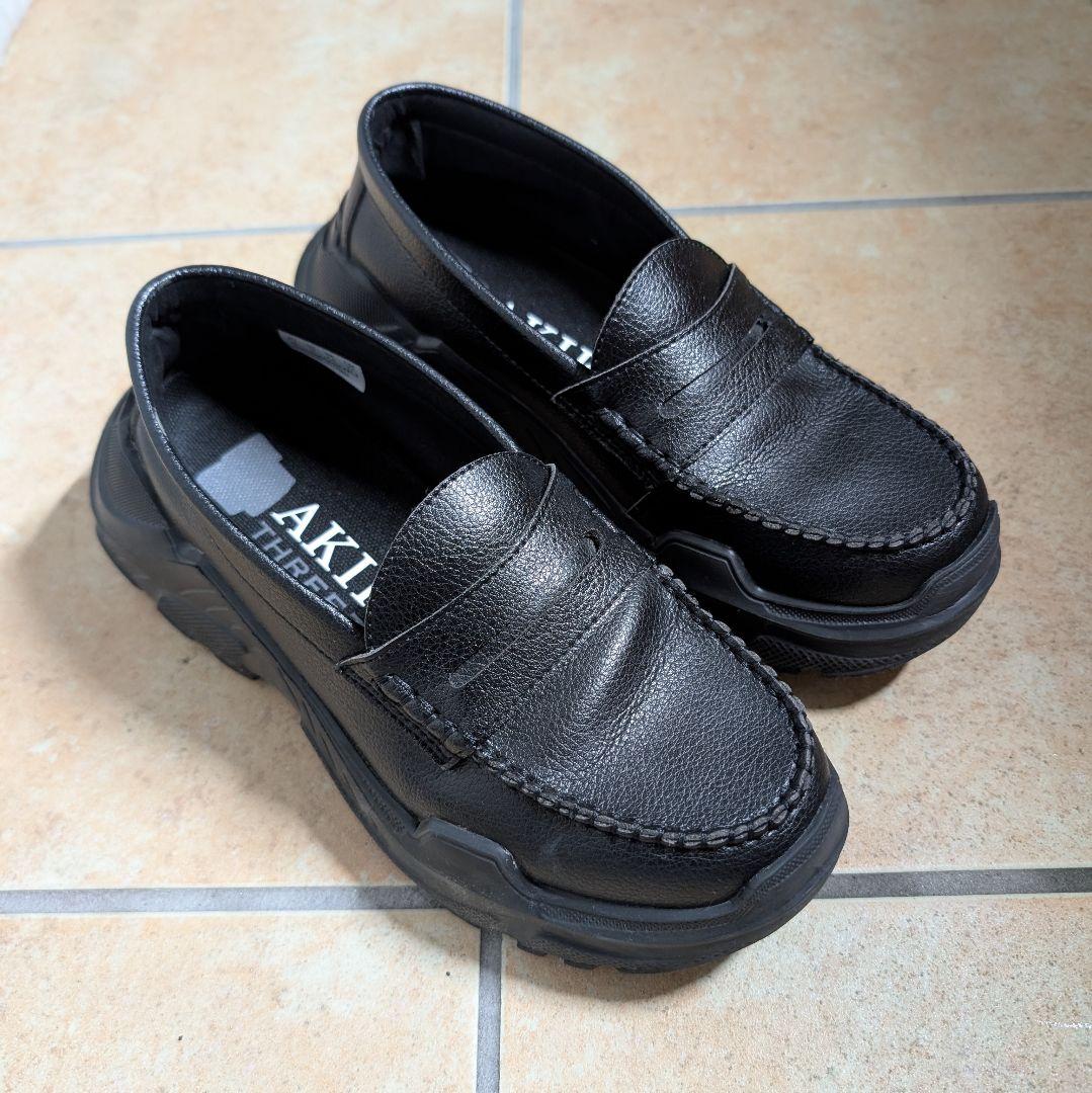 AKIKO AOKI ローファースニーカー 型押しレザー