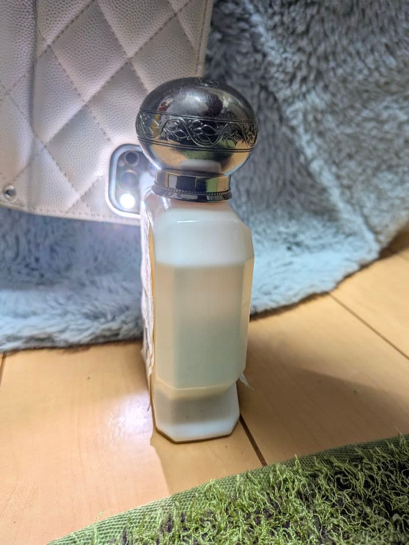 限定完売品ビュリー ル・ヴェルー・デュ・フラヌール75 ルーヴル美術館コラボ香水