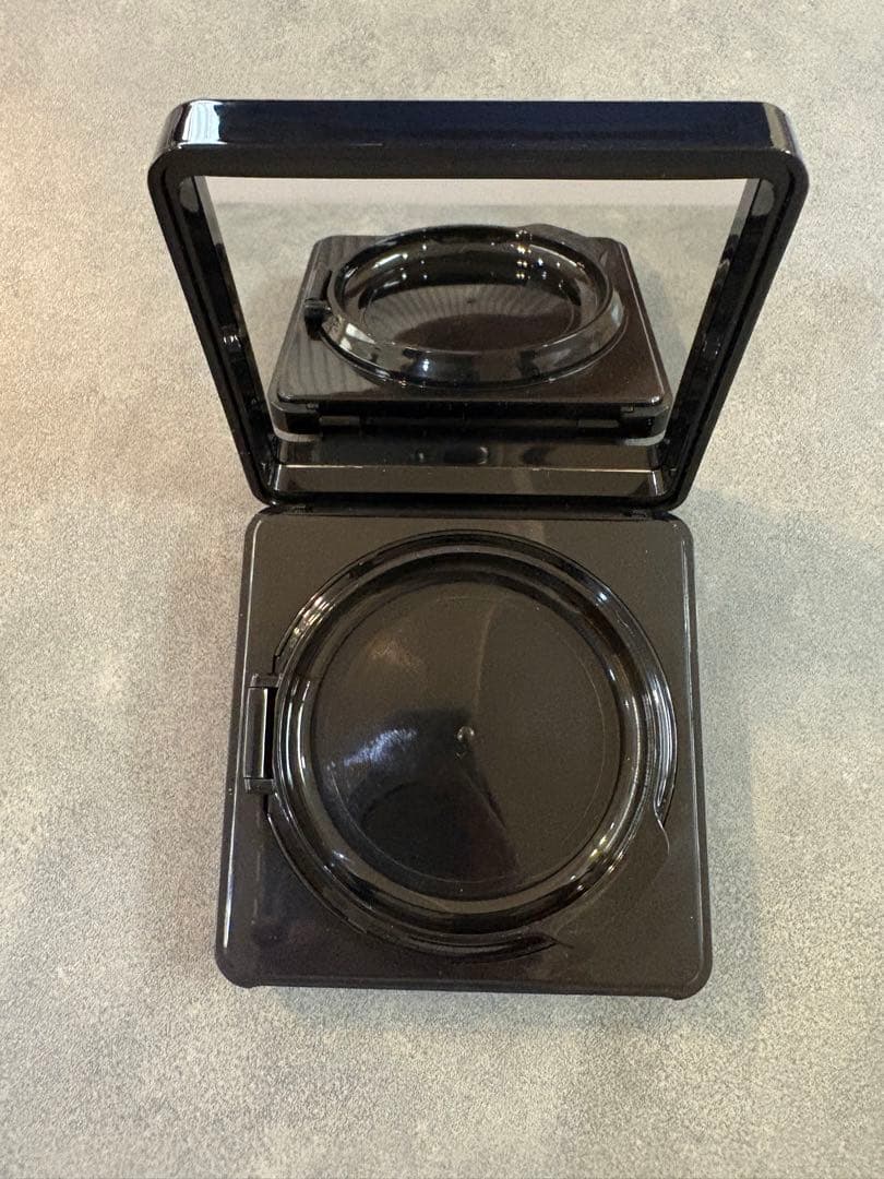 ジバンシィ ソワンノワールUVコンパクト 化粧下地