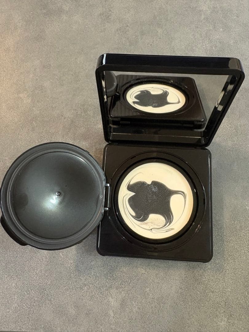 ジバンシィ ソワンノワールUVコンパクト 化粧下地