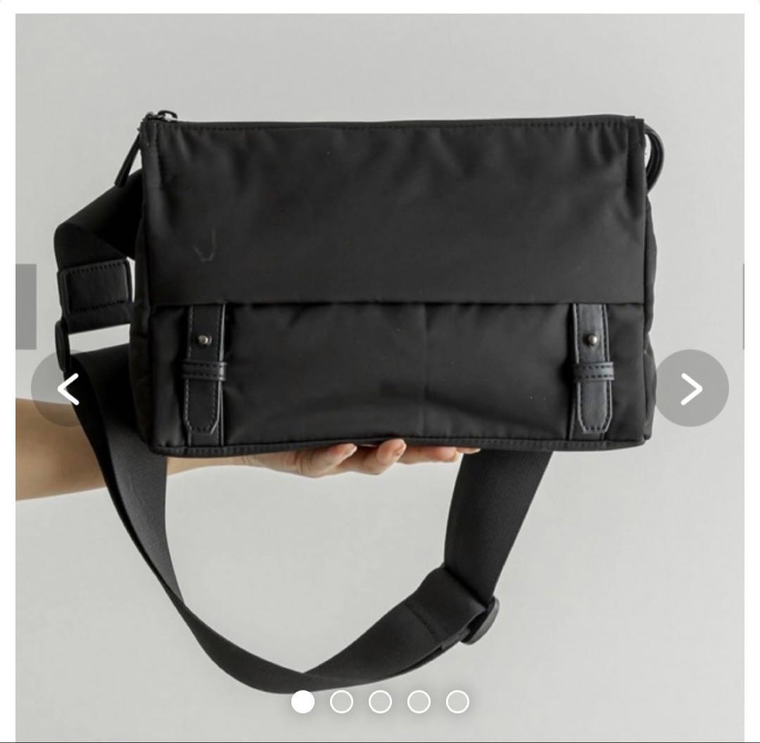 イアパピヨネ　2023年ボディバッグ