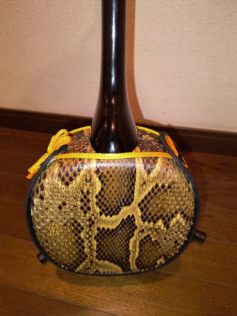 沖縄三線　 本革　 ケース黒　　蛇皮