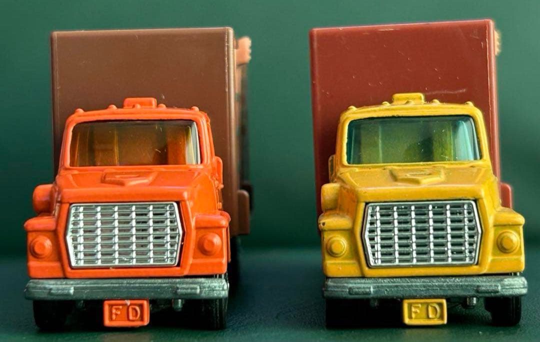 トミカ フォード キャトルトラック 2台セット