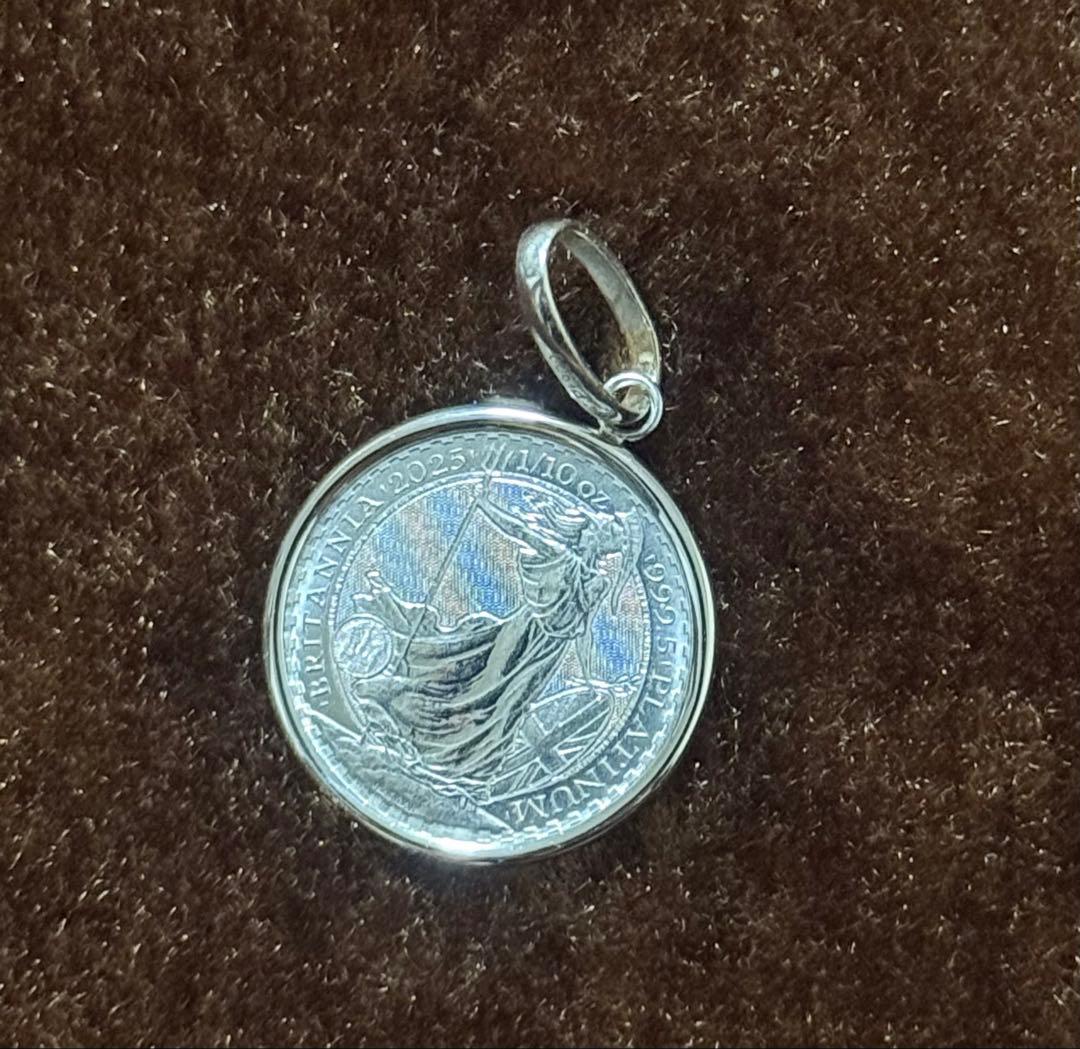 限界値　純プラチナ枠900 チャーム 1／10オンスブリタニア硬貨