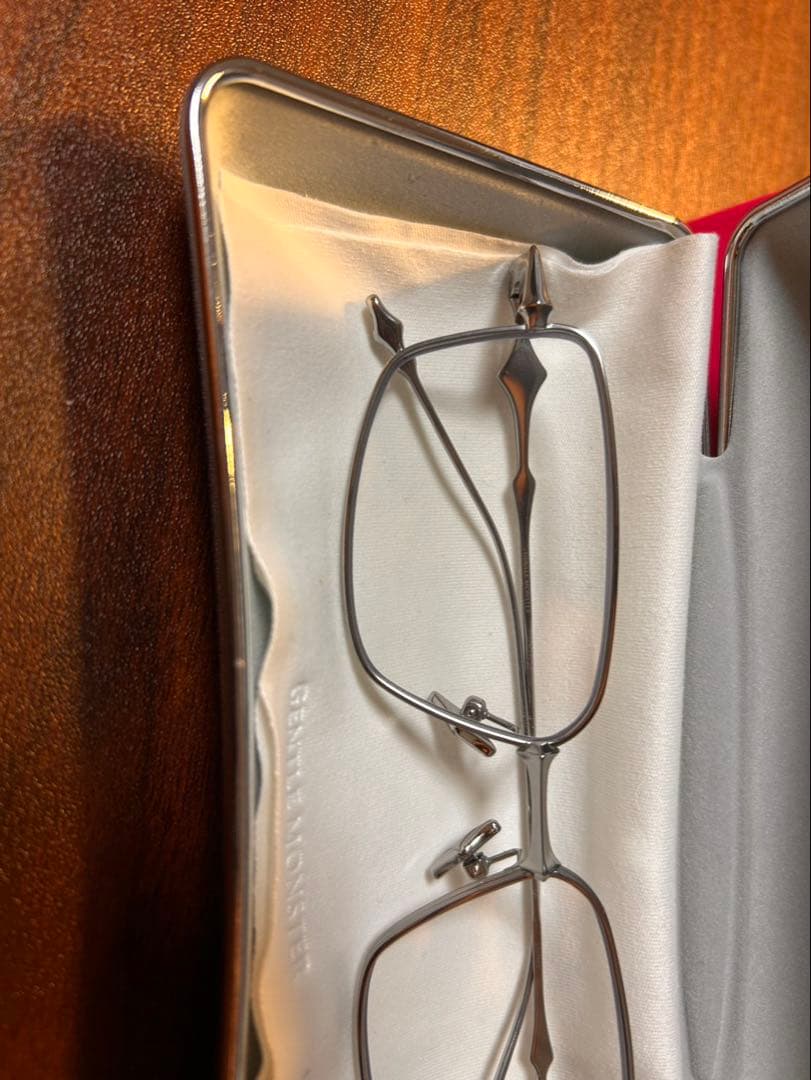 小物 Gentle monster Atomic-02