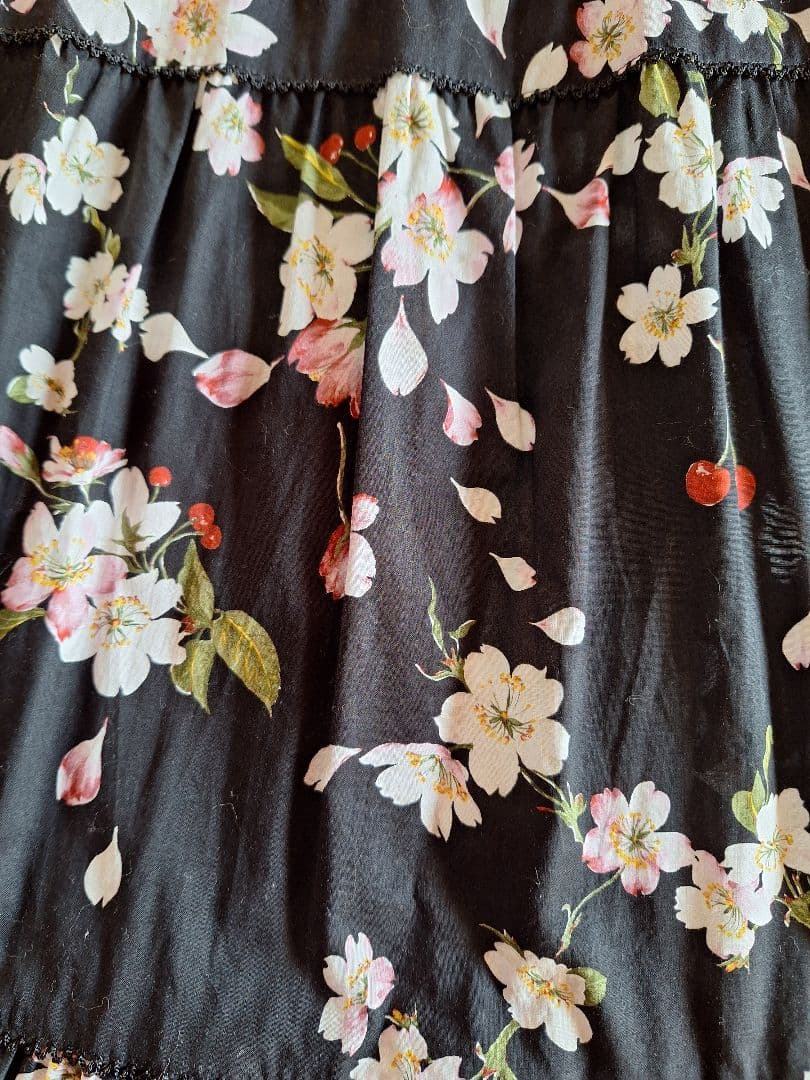 ピンクハウス　桜とチェリー柄チュニック　クロ