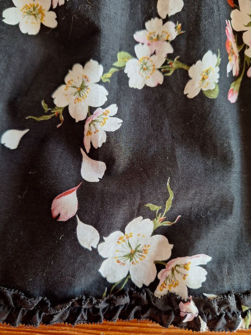 ピンクハウス　桜とチェリー柄チュニック　クロ