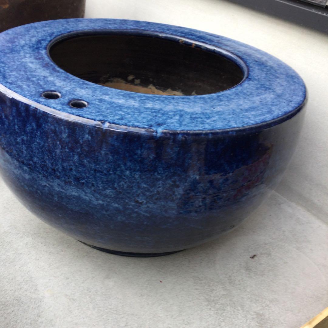 青い陶器の火鉢箸穴付き