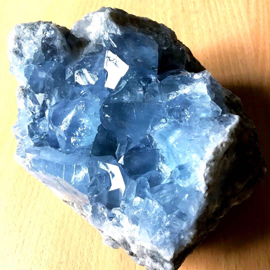 セレスタイト(天青石)クラスター原石　マダガスカル産　浄化　ヒーリング効果　置物