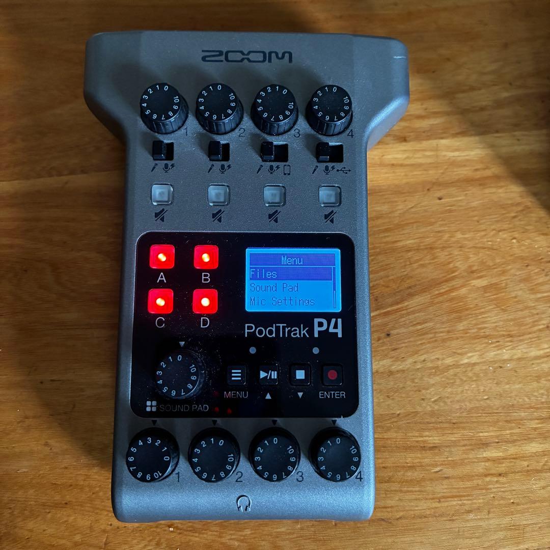ZOOM PodTrak P4 レコーダー　ポッドキャスト