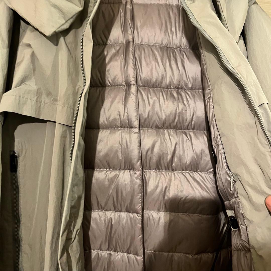 Attachment フード付きグレー ダウンジャケット