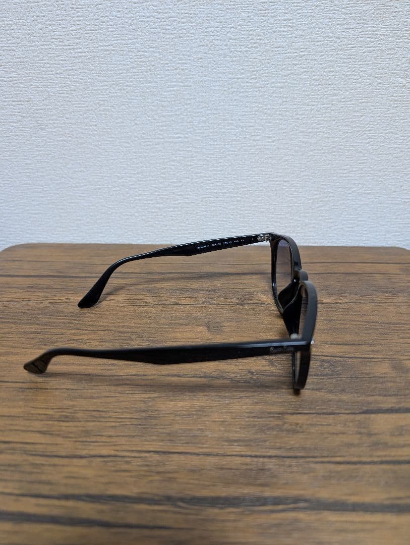 Ray-Ban RB4259F ブラックフレーム ライトグレーサングラス