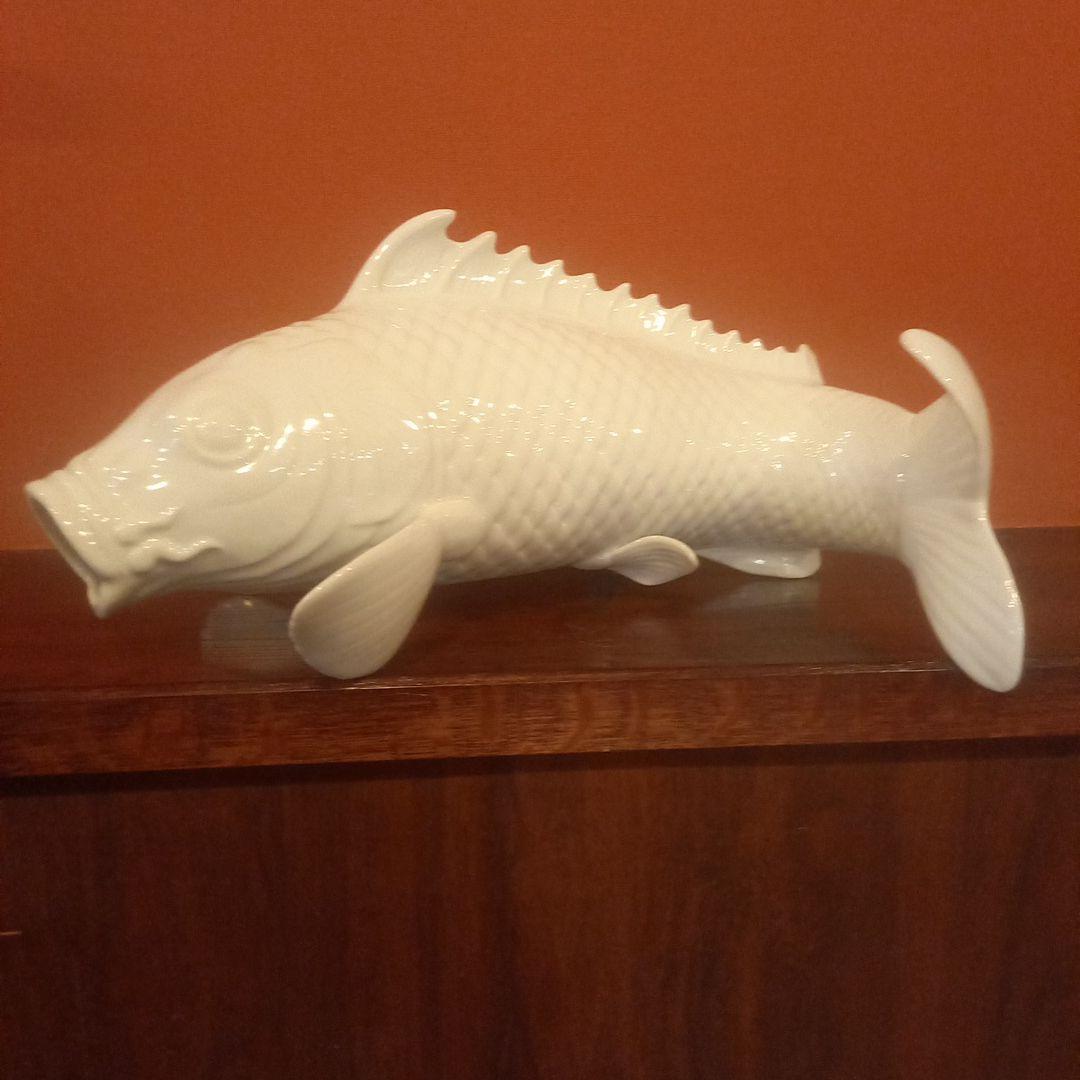 白磁 鯉の形状 陶器 花瓶.高さ35センチ！迫力あります！
