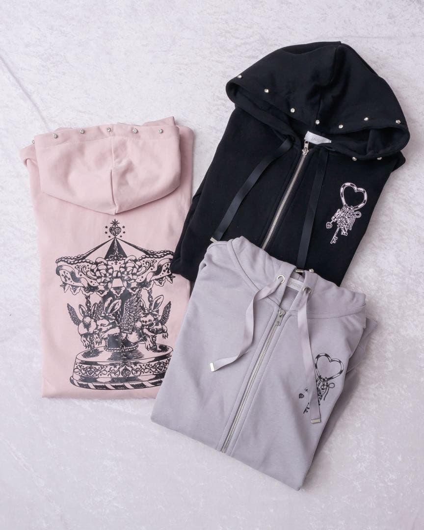 pium ピンクパーカー 完売品