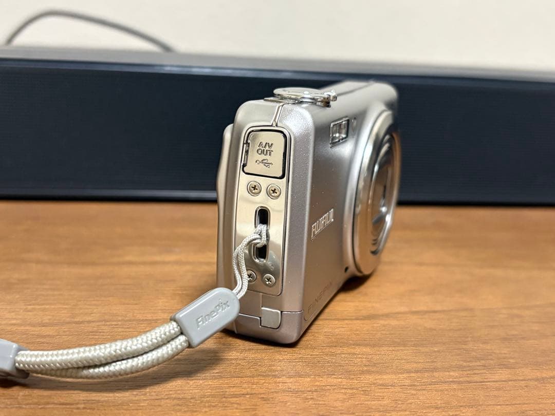 FUJIFILM FINEPIX F100fd デジタルカメラ　動作確認済み