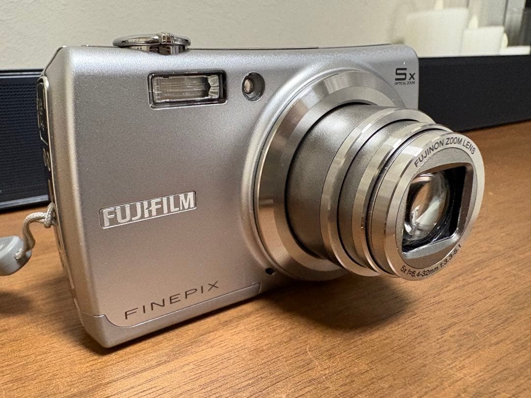 FUJIFILM FINEPIX F100fd デジタルカメラ　動作確認済み