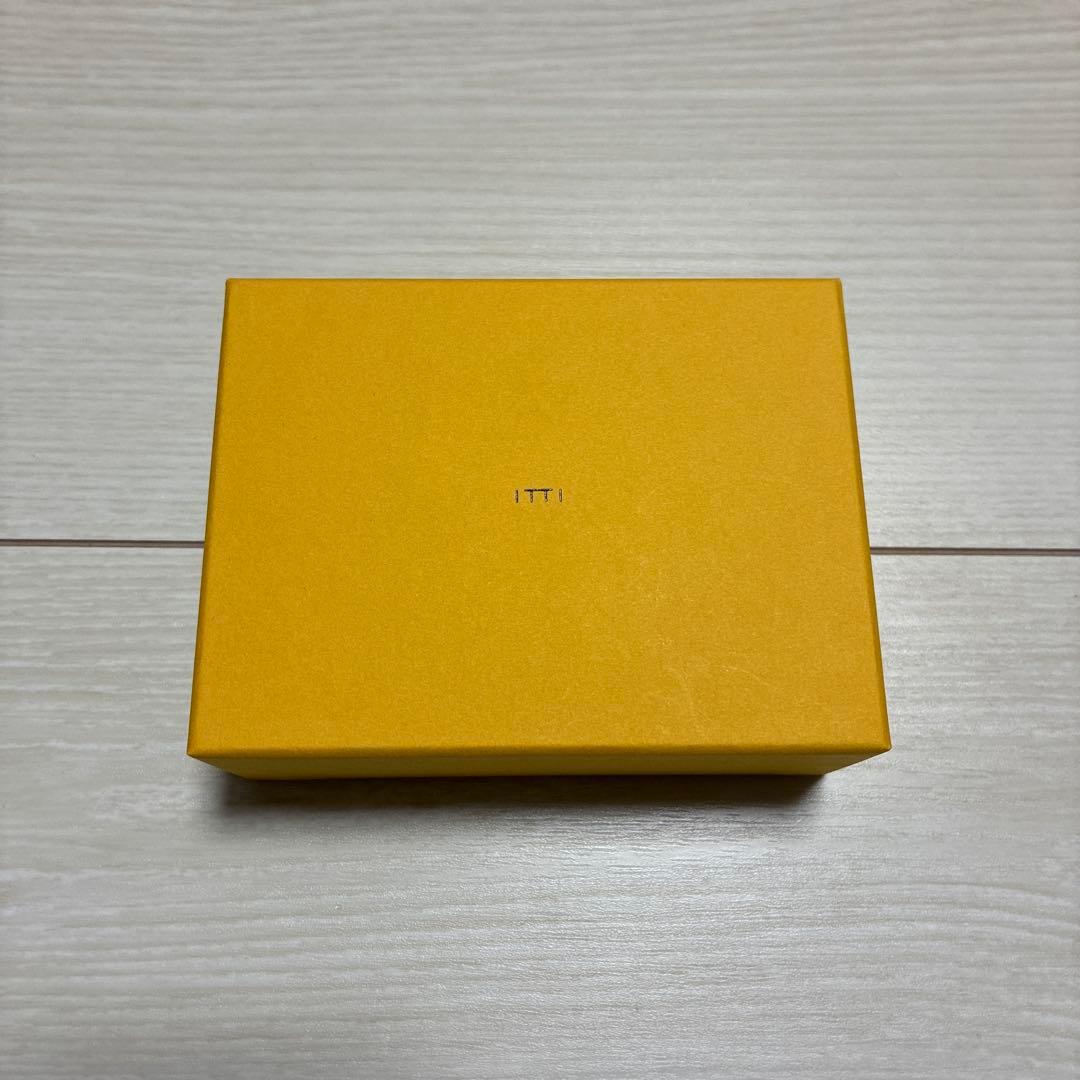 二つ折り名刺入れ