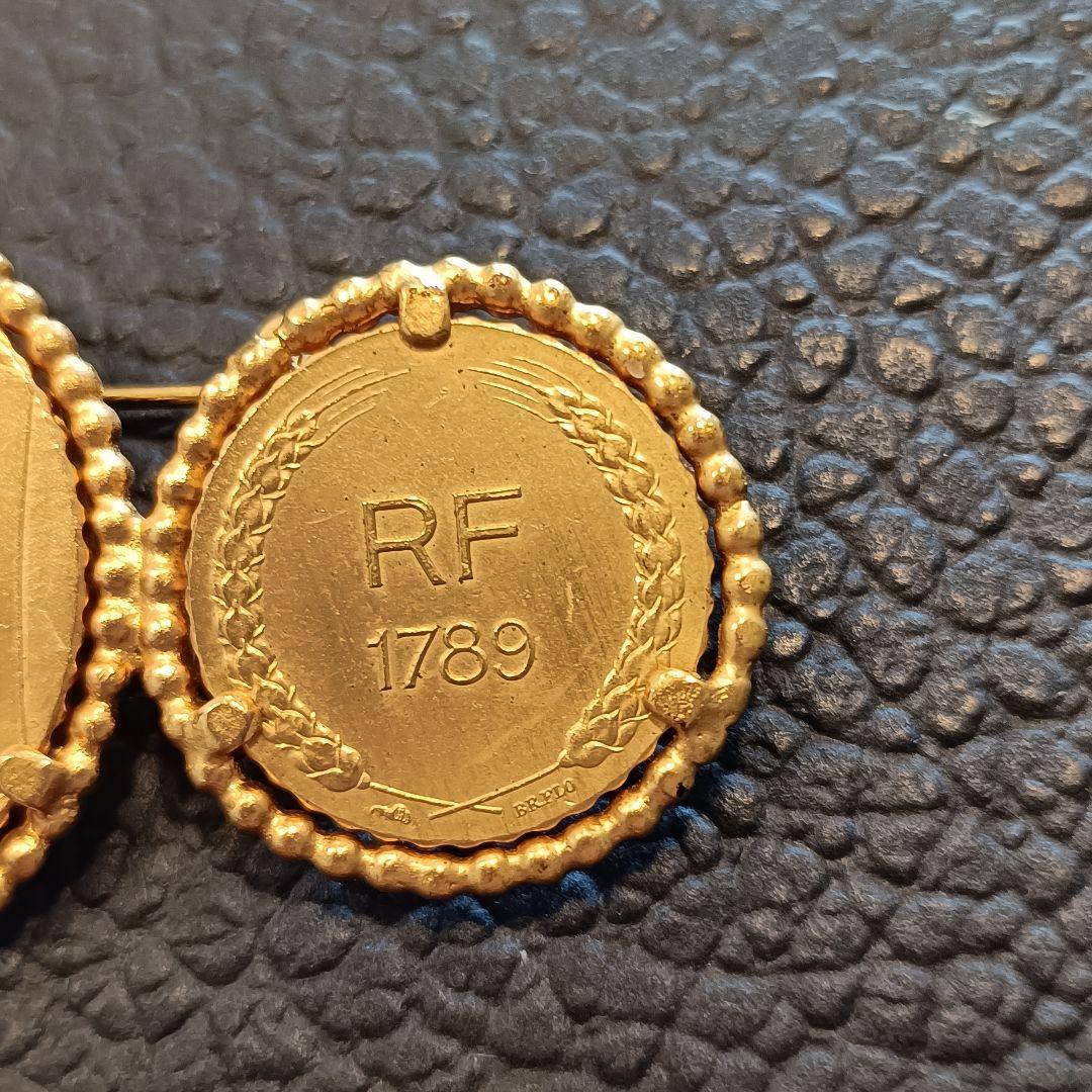 クリスチャンディオール　モチーフ　ブローチ　ゴールド