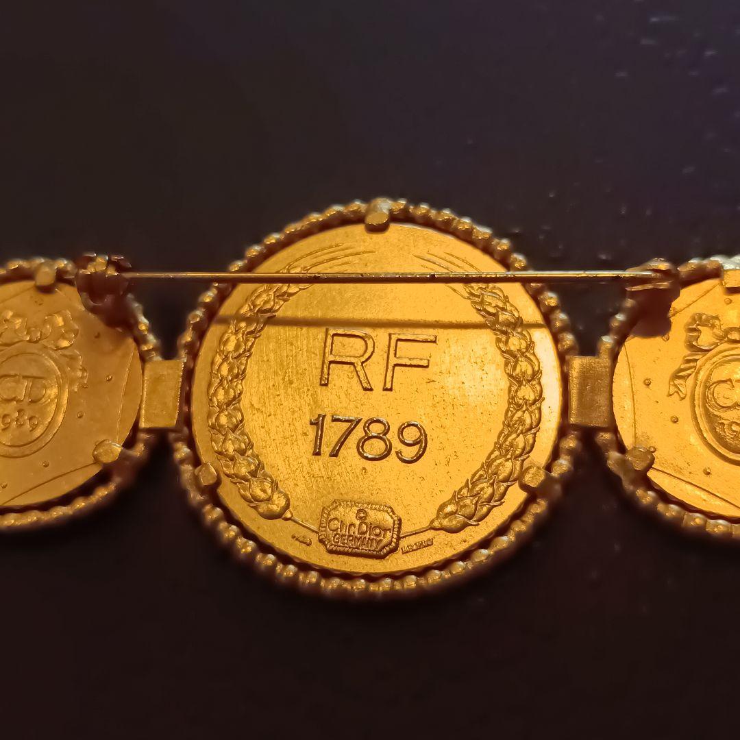 クリスチャンディオール　モチーフ　ブローチ　ゴールド