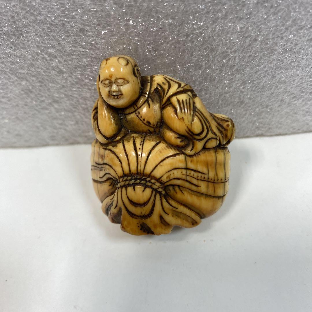 根付　寸法（cm）3.5 X 2.0 X 高4.0