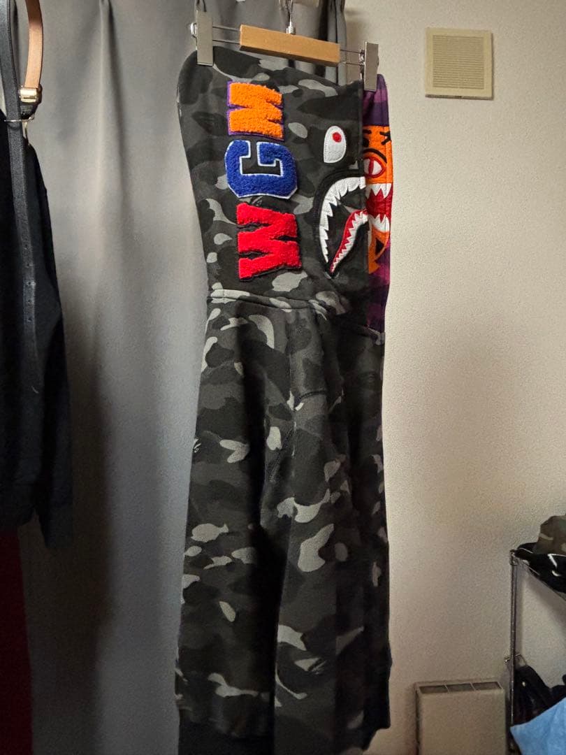 A bathing apeジップパーカー