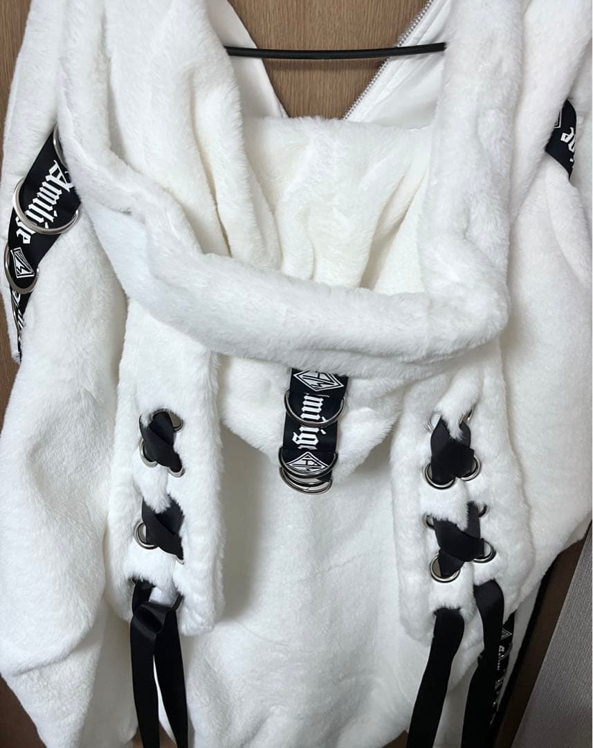 アミリージュ amiligeウサギ耳付きホワイトZIPファーコート地雷