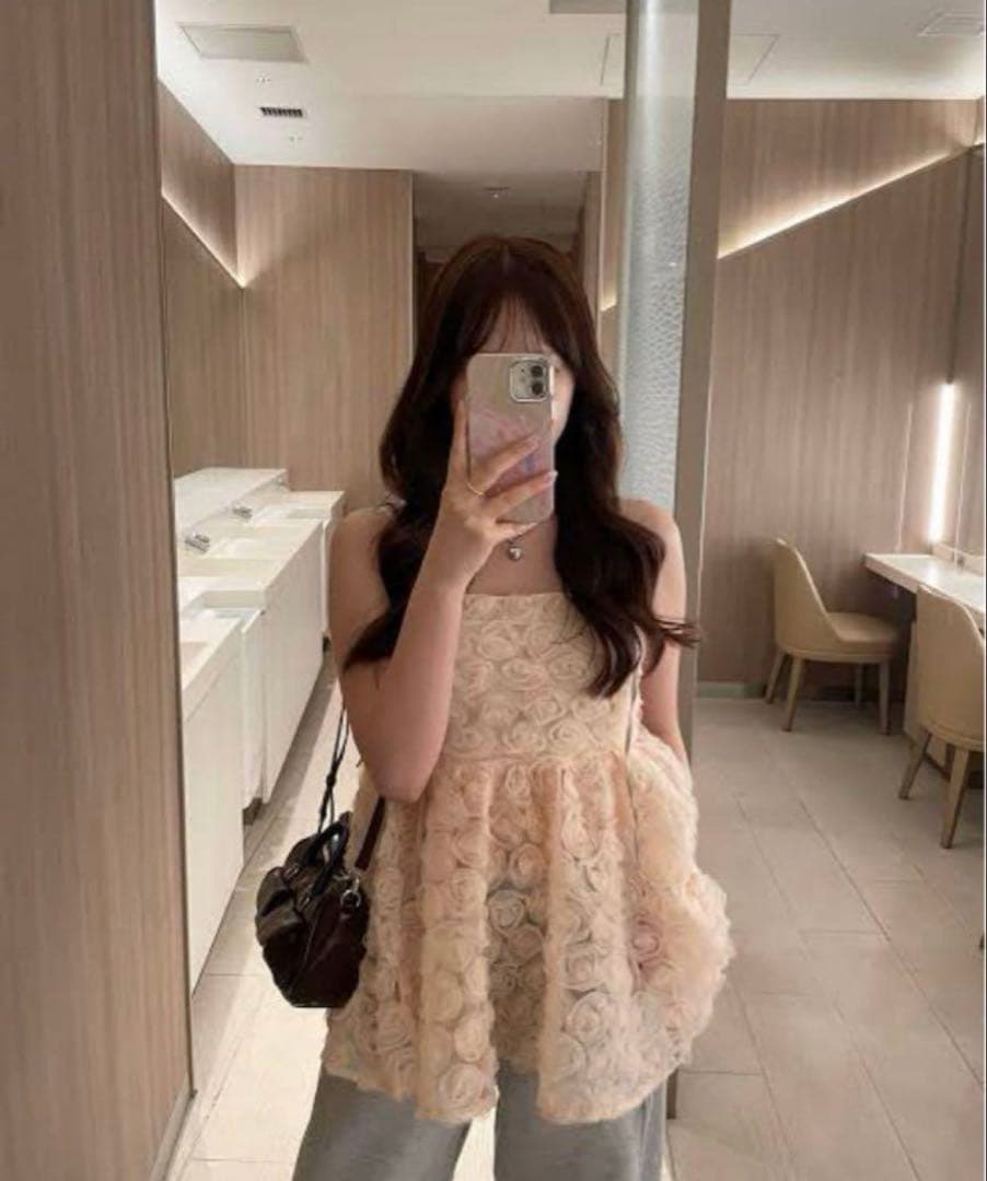 danbo♡ 新品未使用品　Chicoローズチュールペプラムブラウス