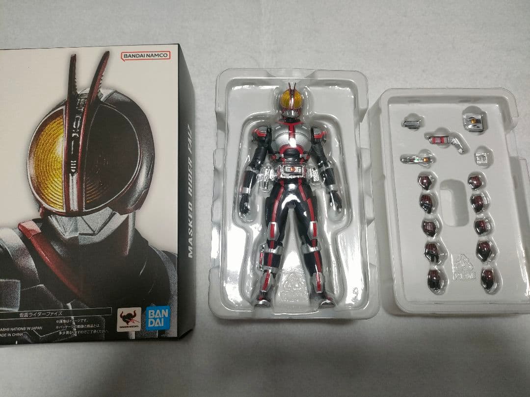 【開封美品】s.h.フィギュアーツ真骨彫 仮面ライダーファイズ おまけ付き