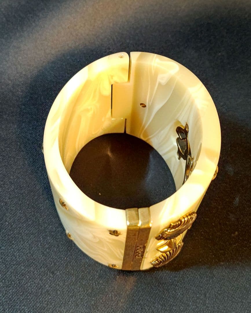 【GUCCI】ミケーレ期 アイボリー 星 貝殻 バングル