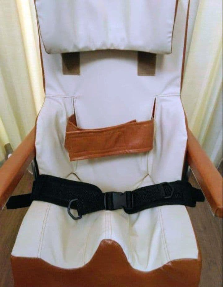 【美品】座位保持椅子　強化段ボールのテーブル＆工具 付き