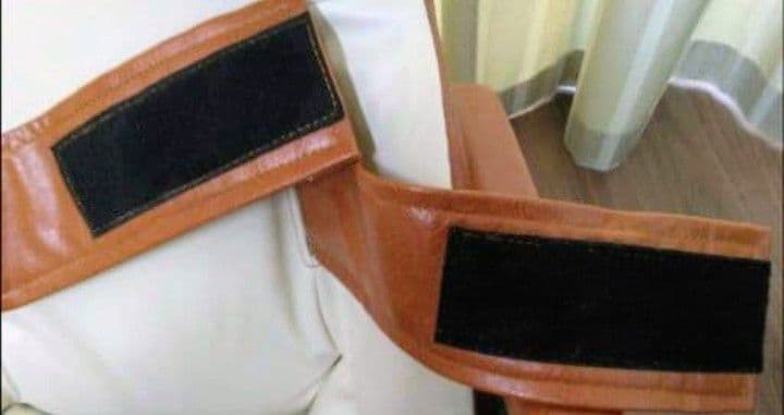 【美品】座位保持椅子　強化段ボールのテーブル＆工具 付き