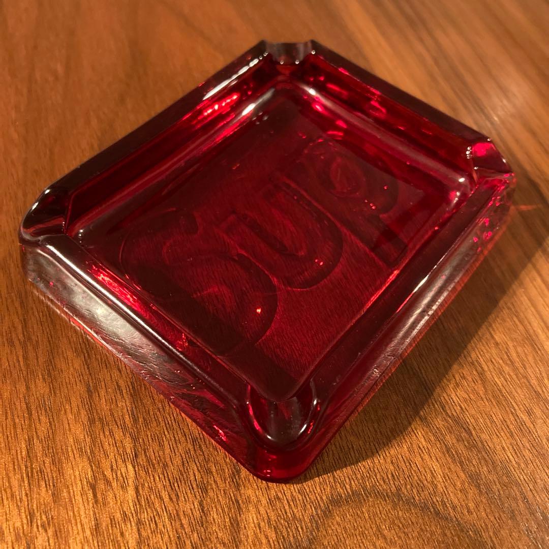 Supreme debossed glass ashtray 赤