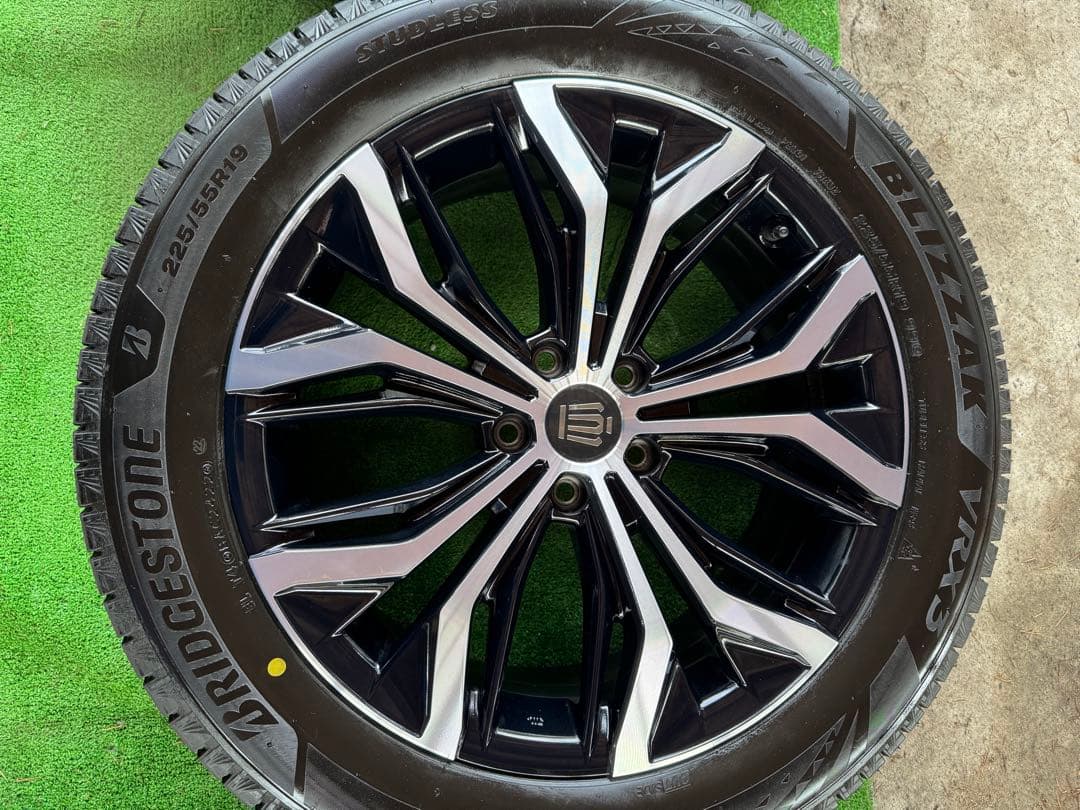 クラウンクロスオーバ一　純正スタッドレス225/55R19