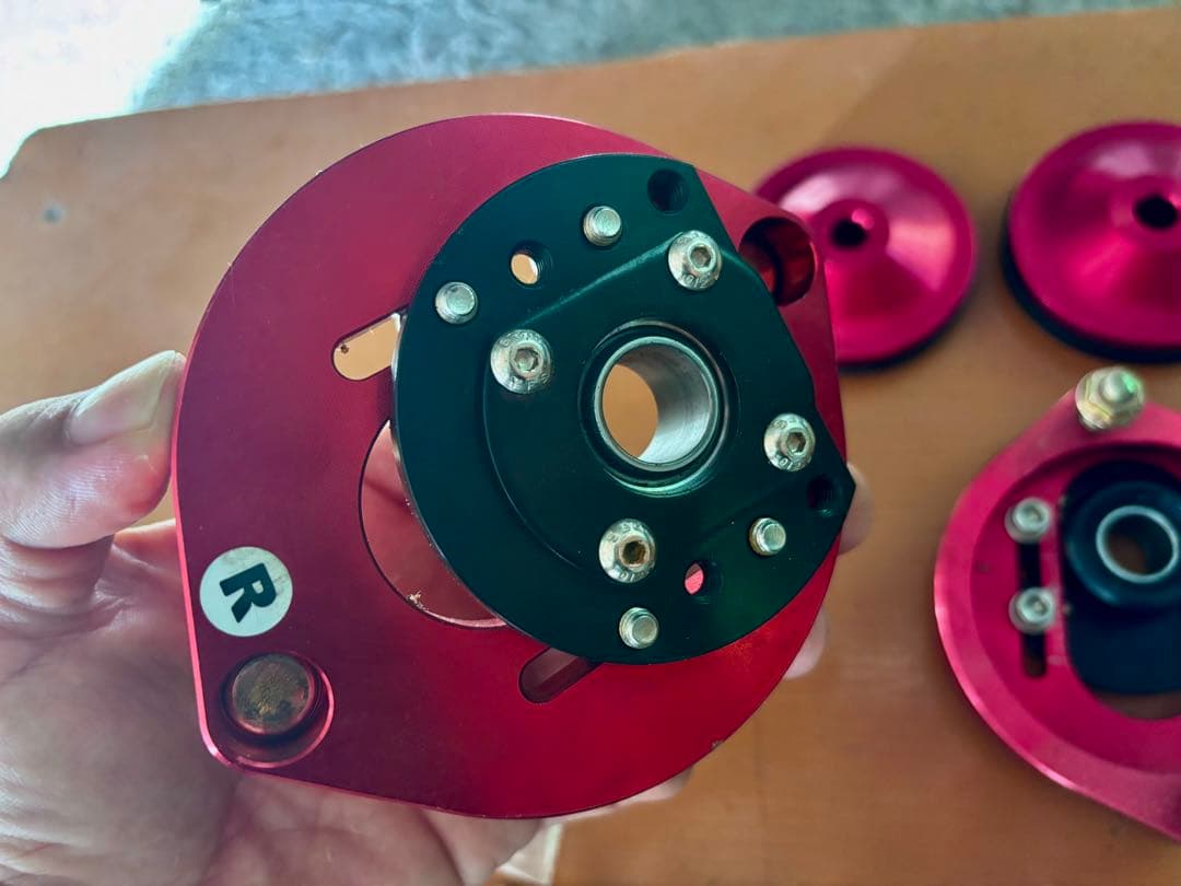 Spiegel製可動式ピロアッパーマウント　ダイハツLA00系、75系