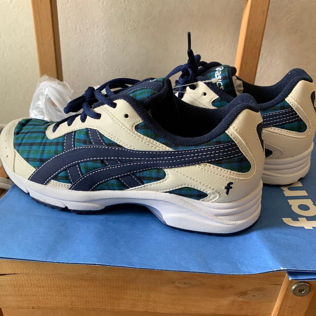 ファミリア　アシックススニーカー