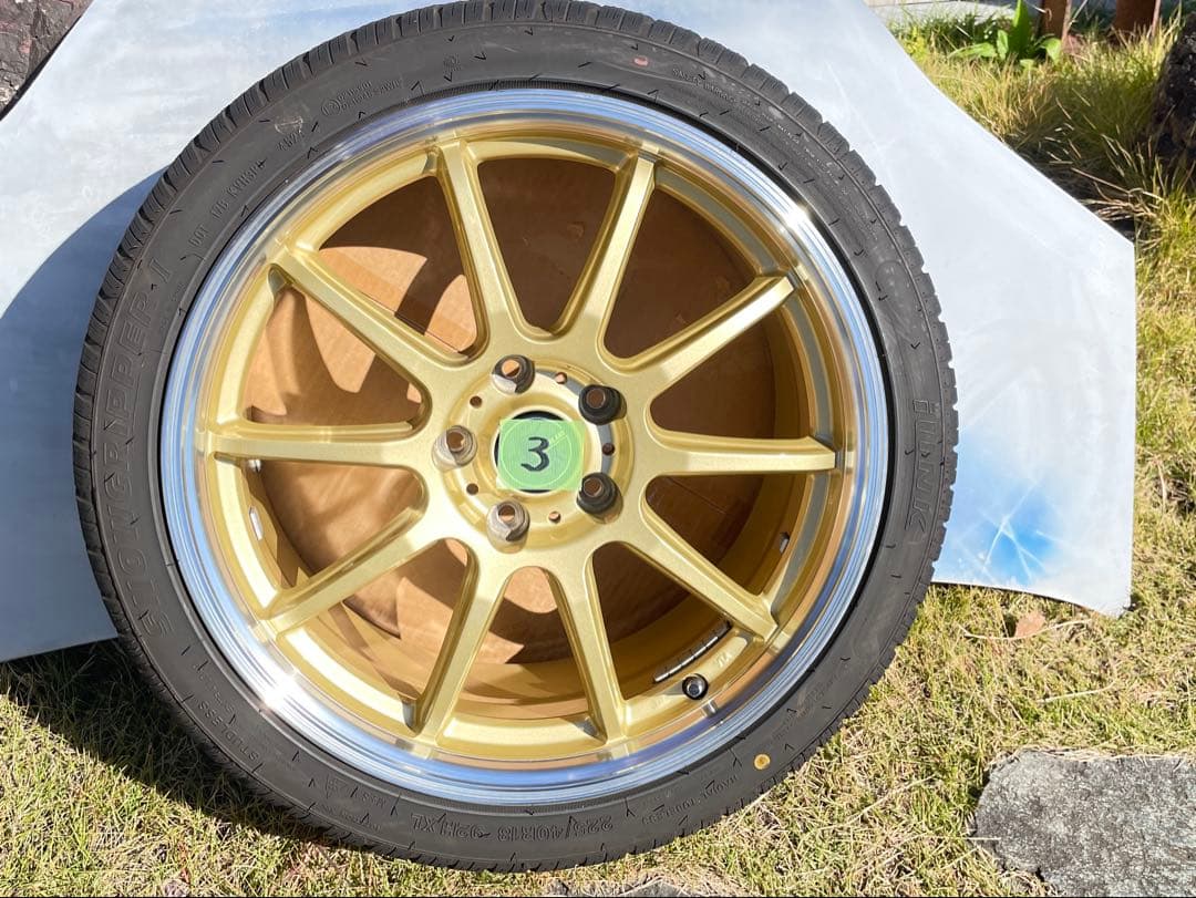 スタッドレスタイヤ、18インチ ホイール4本セット　ガリ傷無し　使用期間3ヶ月