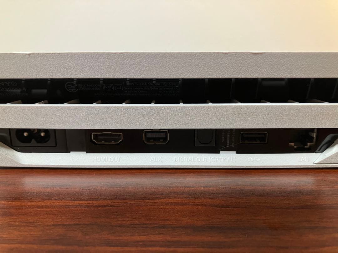 【美品】PS4 Pro 1TB ホワイト CUH-7200B