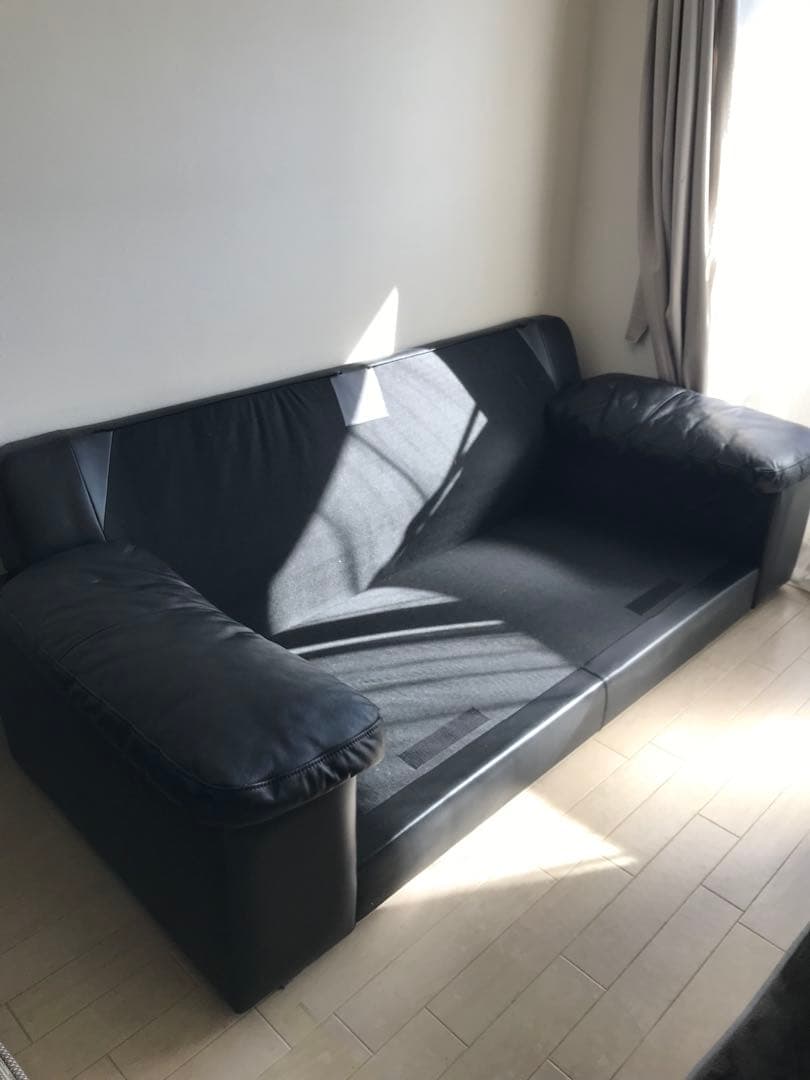 【千葉県市川市引取り限定】２人がけソファ　本革　ブラック　ニトリ