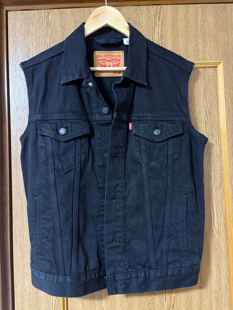 Levis ブラック デニム カットオフベスト 山田蓮[Sサイズ]