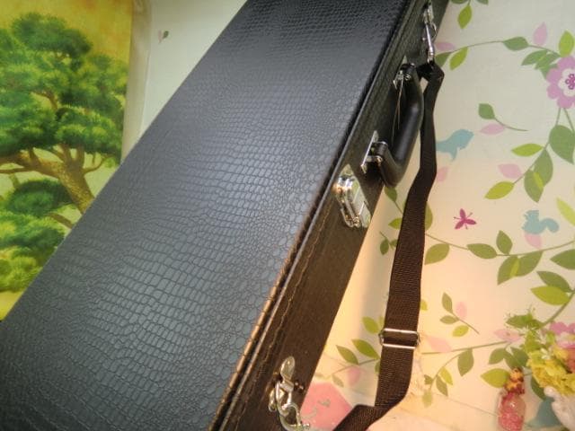 新品未使用(送料無料)11.980円　沖縄三線専用　肩紐付き一丁入ふかふかケース