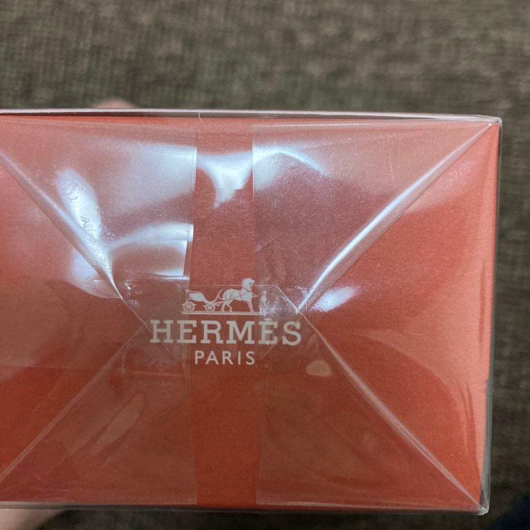 値下げ！エルメスUN JARDIN SUR LA LSGUNE香水