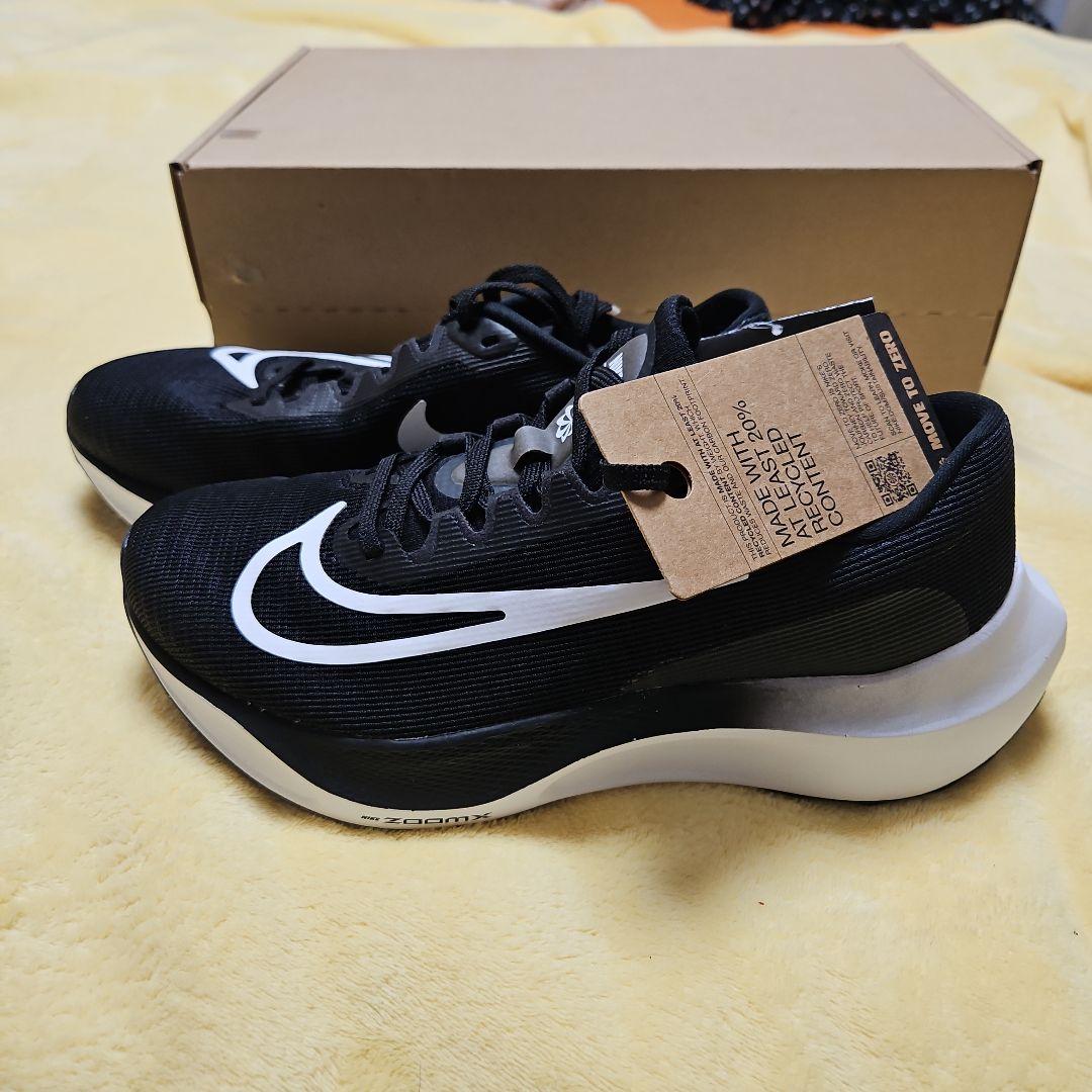 ナイキNIKEズームフライ5ブラック/ホワイト25.5cm黒　ZOOMFLY5