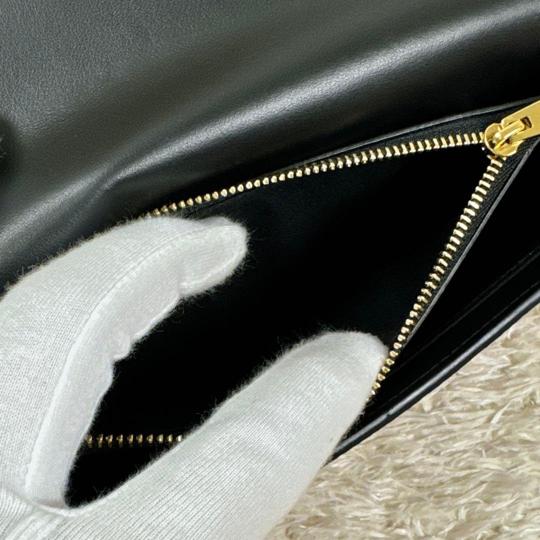 未使用級✨2way フェラガモ　ガンチーニ　ゴールド金具　かぶせ　長財布　レザー